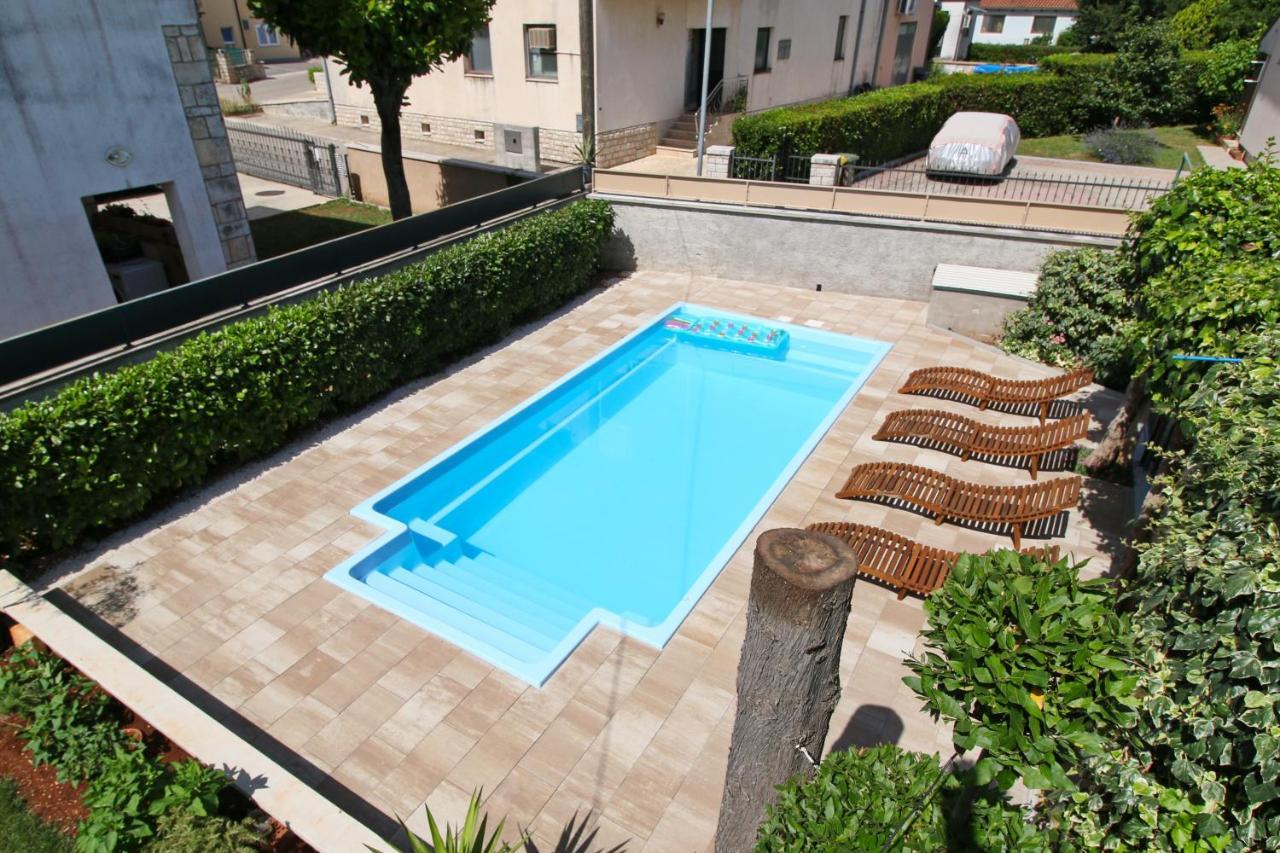Apartment Nana โรวีน ภายนอก รูปภาพ